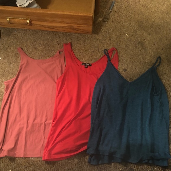 Tank tops - Picture 1 of 4